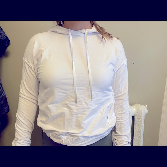 Lululemon sweater in very good shape - Picture 3 of 3